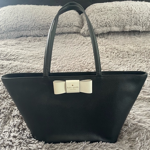 kate spade Handbags - Kate Spade Matthews Street Ellis tote